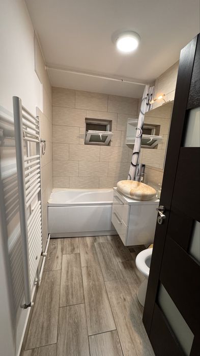 Inchiriez apartament