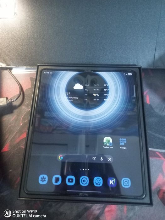 Samsung Galaxy Z Fold 4 512GB / 12GB RAM (jett black) + Много аксесоари