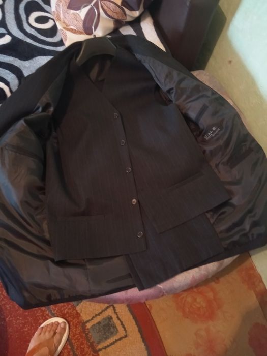 Vând costume bărbați