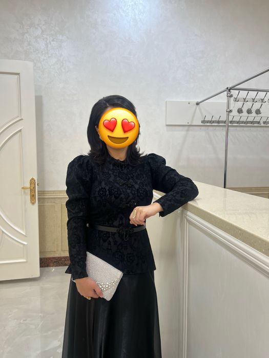 Oqshom ko’ylagi yengi.