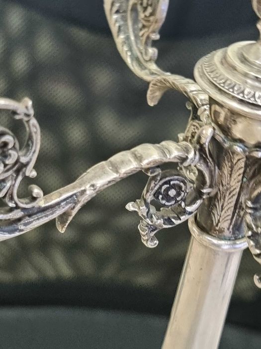 Стар сребърен свещник