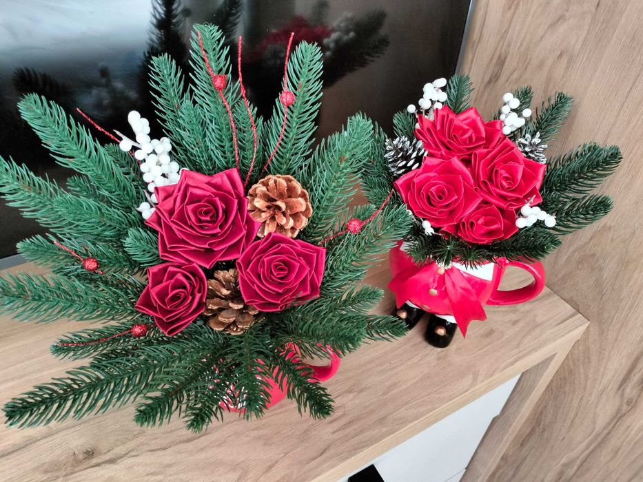 Aranjament de Crăciun handmade în cană – flori și brad