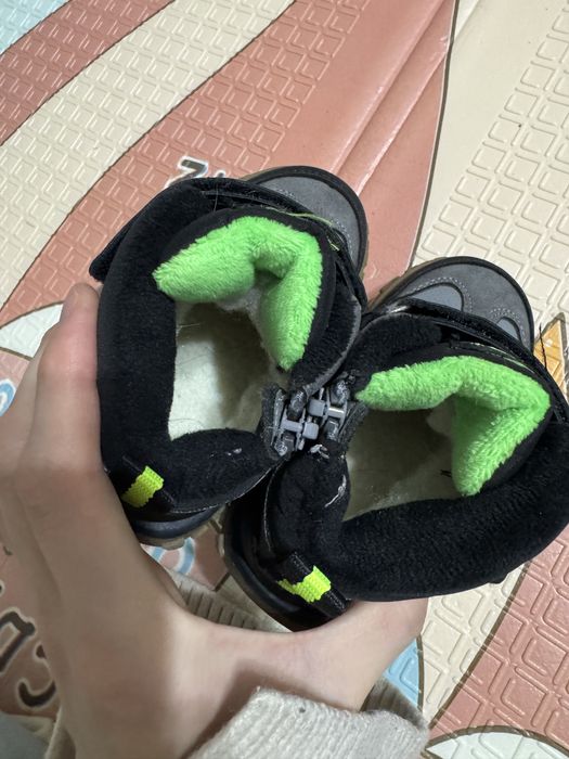 Продам детский сапоги