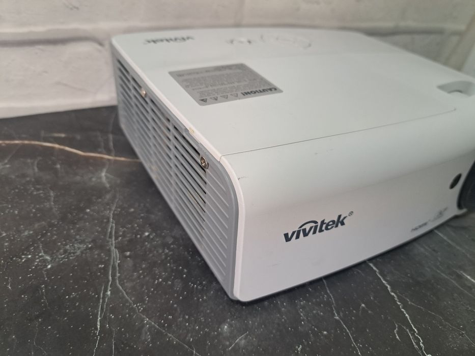 Продам проектор Vivitek D555 (идеал)
