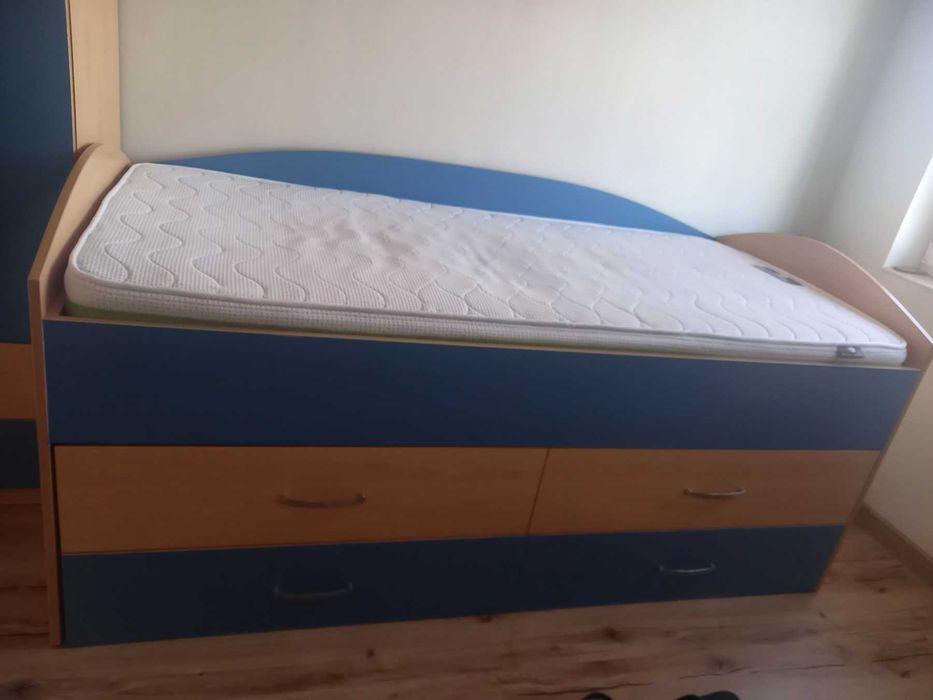 Продавам цялостно обзавеждане на детска стая