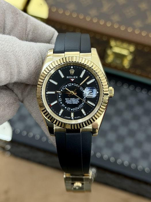Rolex Sky-Dweller Rubber Gold 18k