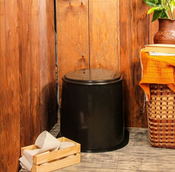 Туалет дачный пластик