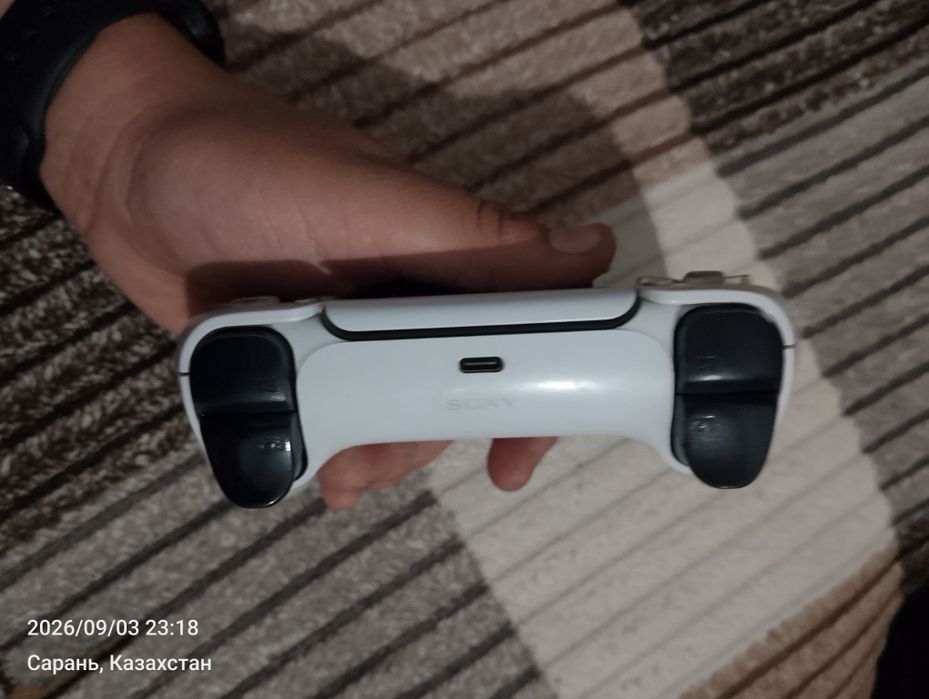 Продам оригинальный джостик от PS5