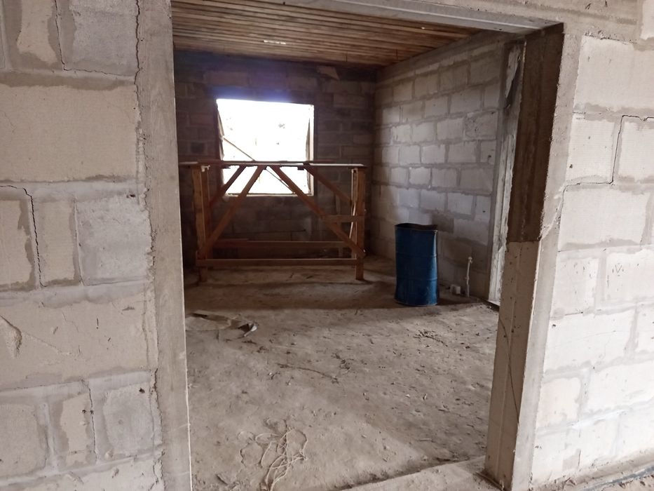 Продам дом не достроены