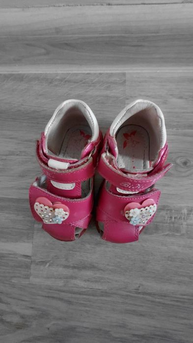 Продам сандали на девочку