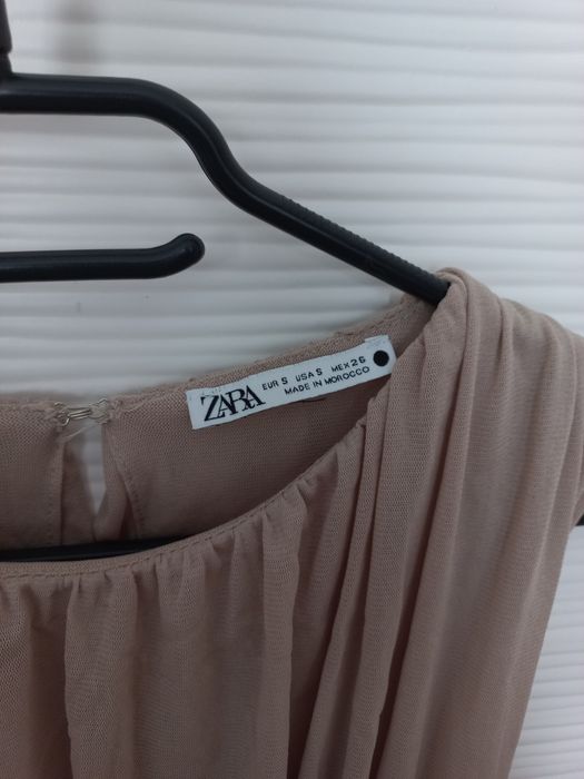 Zara бежова рокля