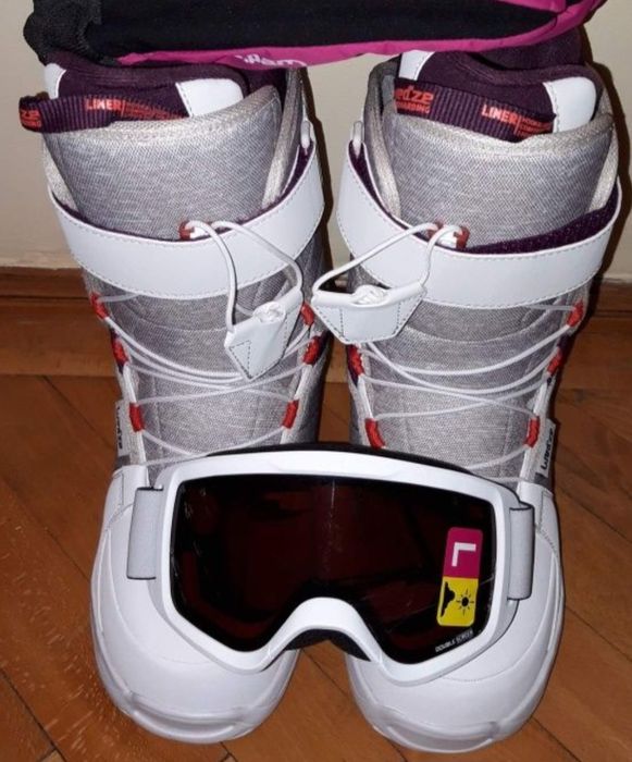 Vănd echpament  snowboard placa , bootes, pantaloni