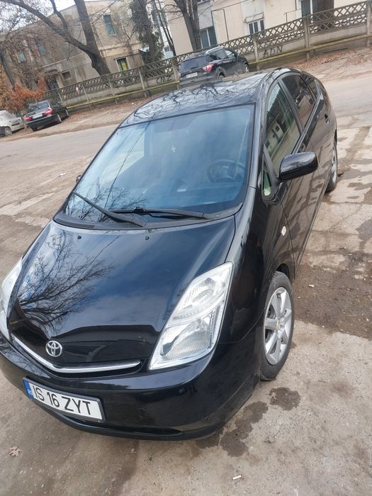 Vând toyota prius 1.5 benzina  hibrid