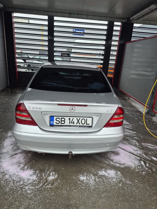 Vând sau dezmembrez Mercedes
