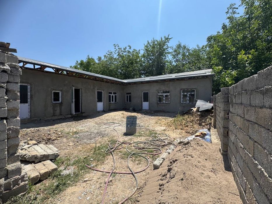 Yarim tayyor uy 2.5 sotix joy