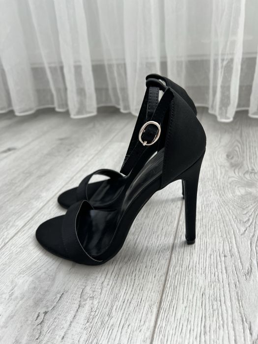 Сандали - висок ток