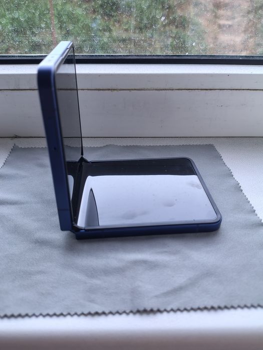 Vând Samsung Z Flip 7