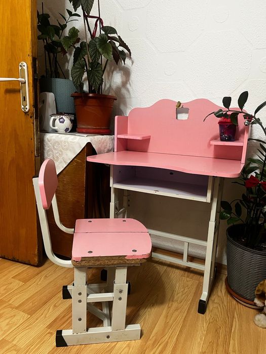 Birou mic roz de copii