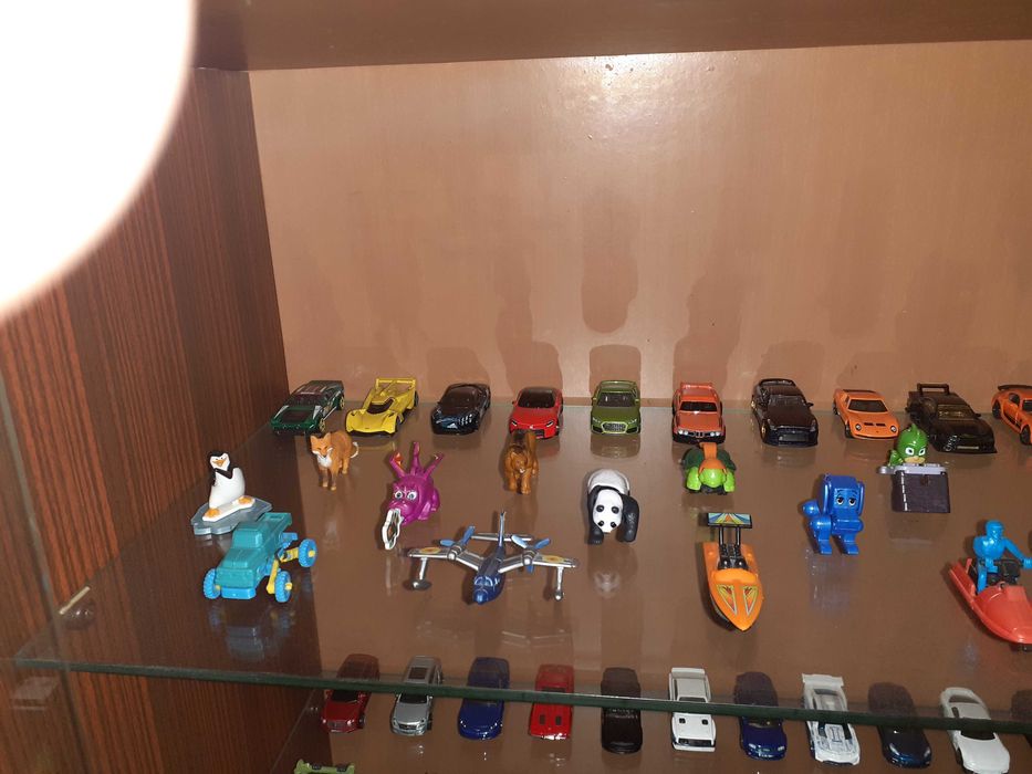 Мачбокс и Хот Уилс без забележки .