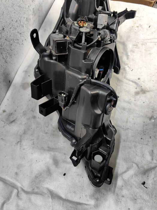 Оригинален фар  Toyota Land Cruiser Prado J150 Full Led