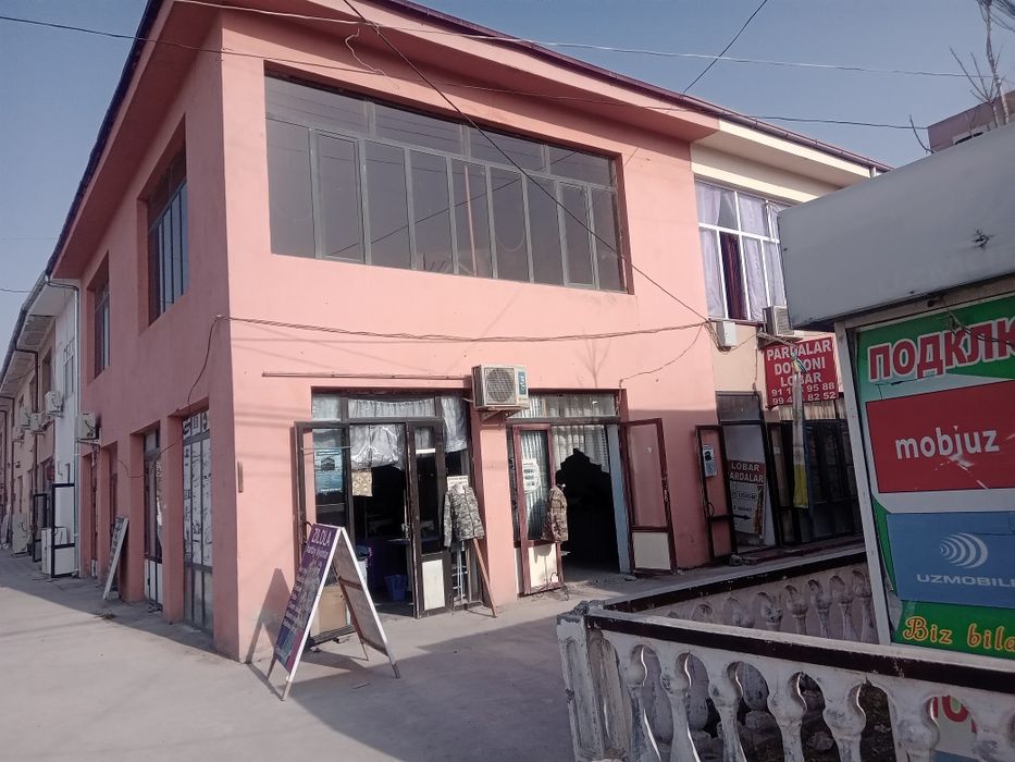 Продается 2х этажный магазин напротив курантов