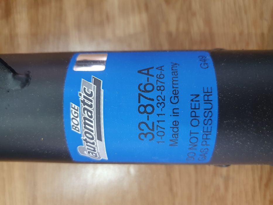 Продам амортизаторы передние левый и правый