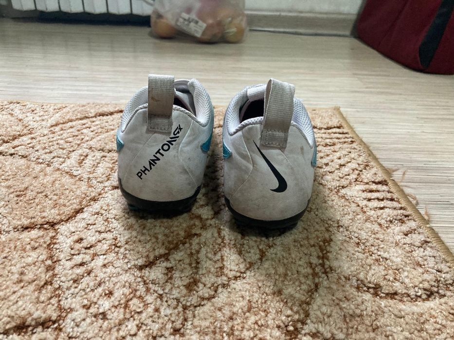 Продаю футбольные кросовки.