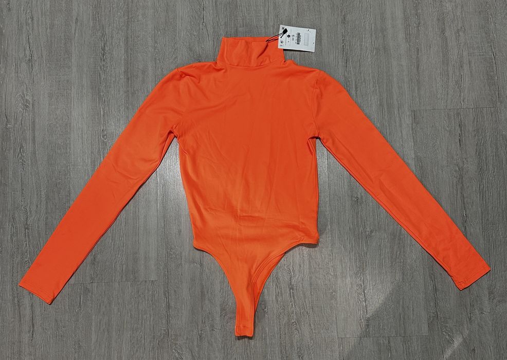 Body Bershka portocaliu nou cu etichetă