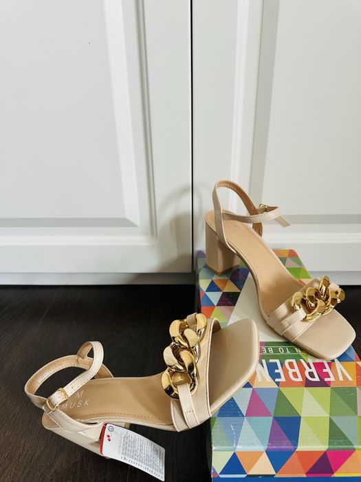 Sandale noi , papuci crem , numarul 39 , comode si elegante