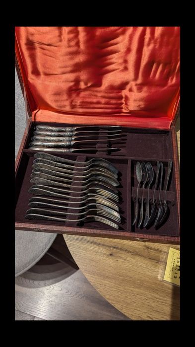 Посребрени прибори за хранене