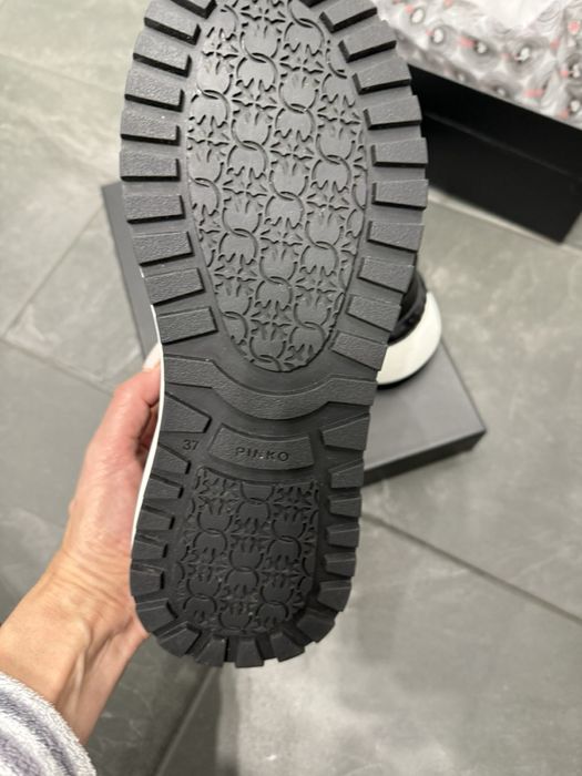 Нови обувки Pinko