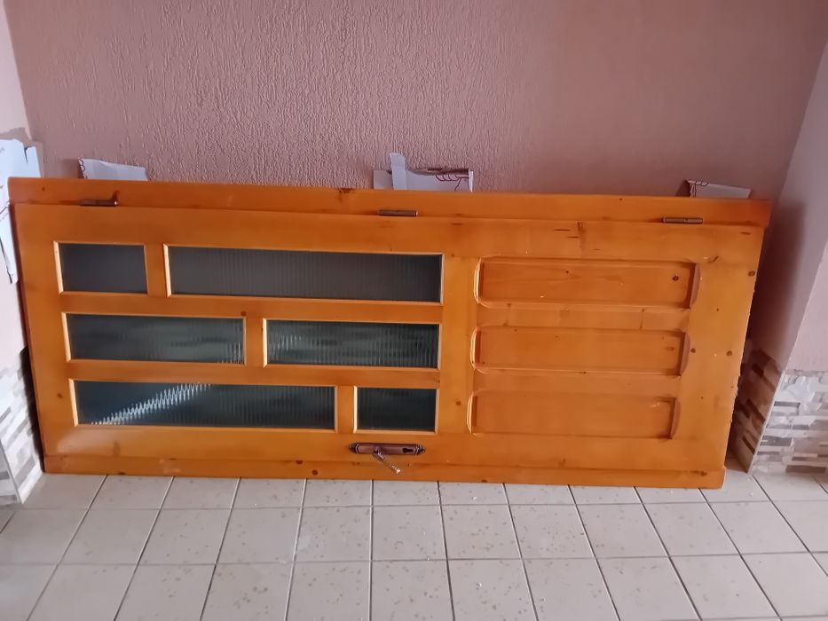 Ușă de lemn de vânzare