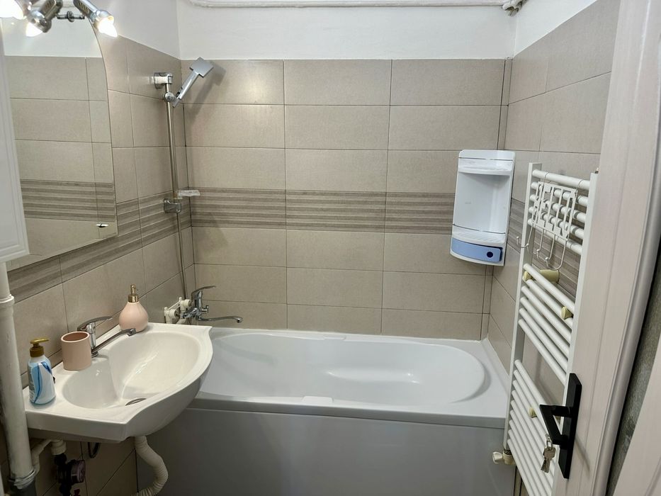 Inchiriez apartament in regim hotelier!!