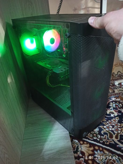 Продается игровой компьютер в комплекте в месте с мебелью