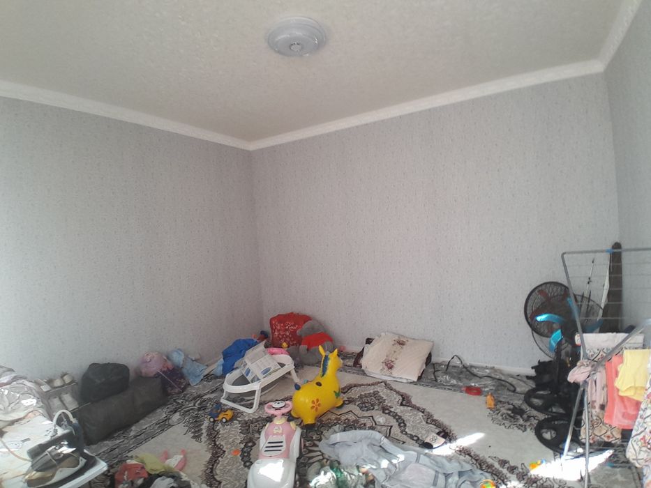 Solnichnida uy sotiladi maktab yaqin aftobuslar bor gaz suv svet zo'r