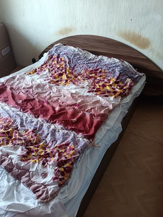 Спалня с матрак и гардероб