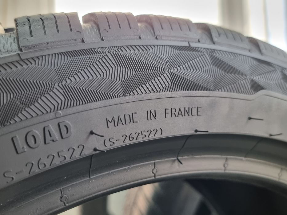 "Dot 22" 245/40/18 Uniroyal 4Броя: 680лв 8.5мм