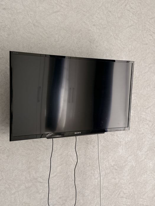 Телевизор Sony 75*45 см