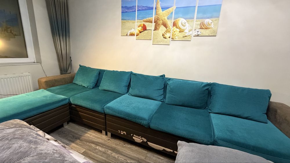 Диван състоящ се от три модула - троен и двоен диван + табуретка