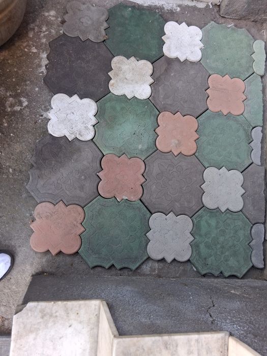 Fac la comandă pavele pentru curte