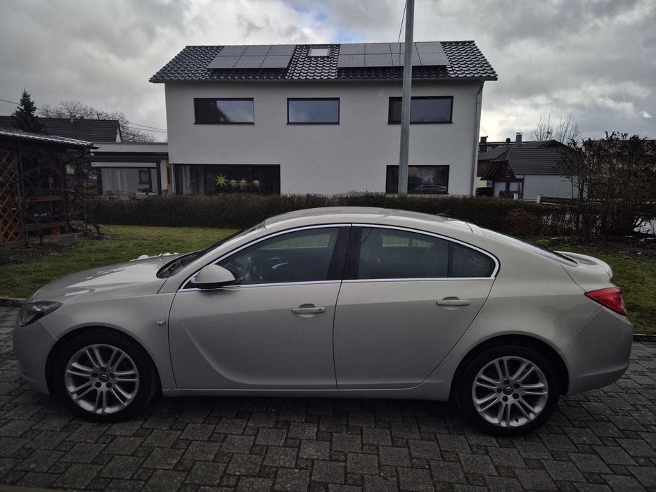 Opel Insignia, in stare foarte buna dar cutia de viteze e defecta