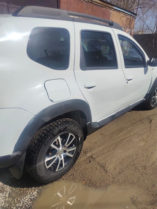 Рено -Дастер 2013год Белый