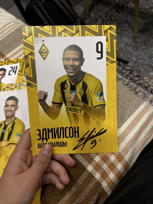 Автографы игроков Қайрат