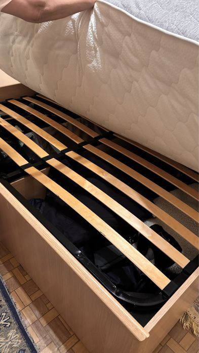 Кровать без матраса 180*200