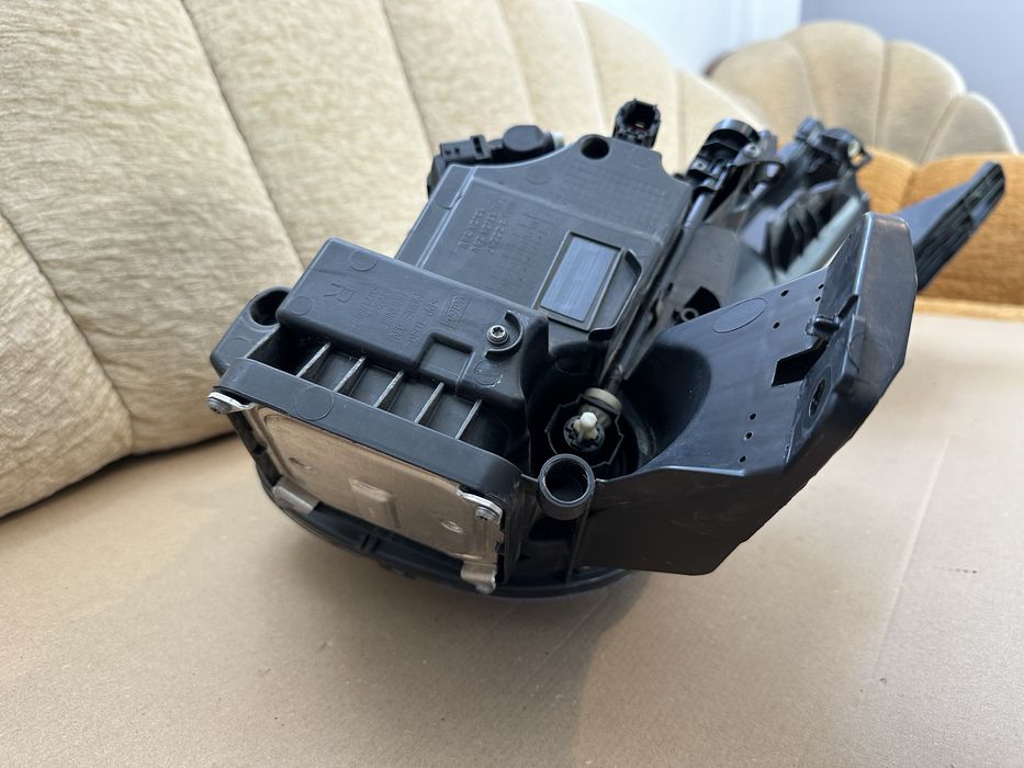 Faruri, Far stanga / Far dreapta Nissan Juke F16 2019-2014