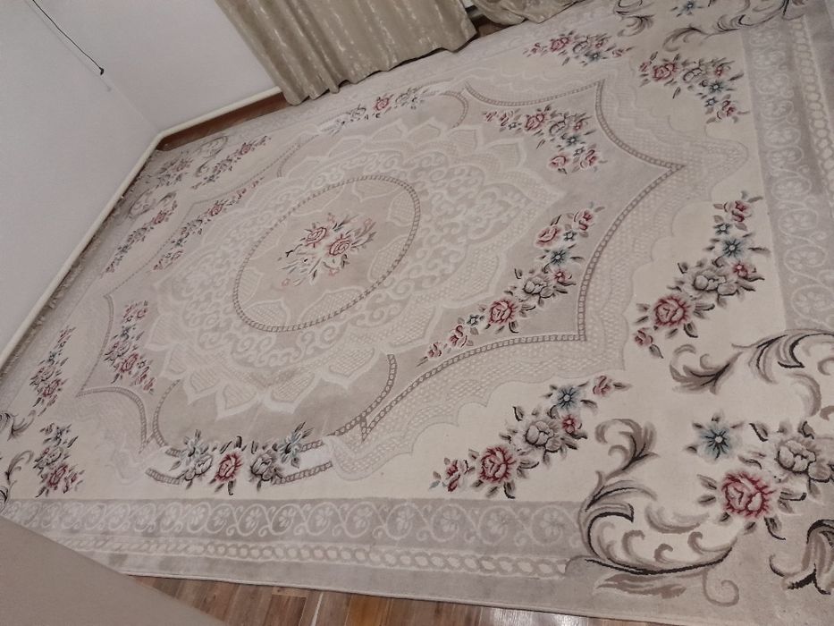 Продам ковёр отличном состояний.