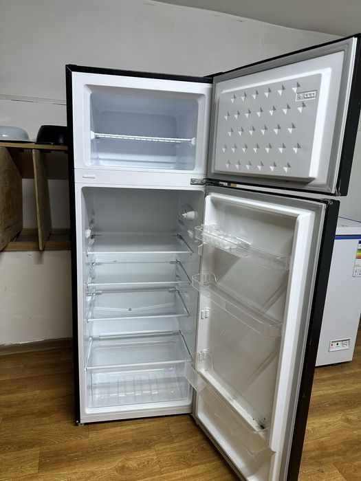 Холодильник Leadbros.