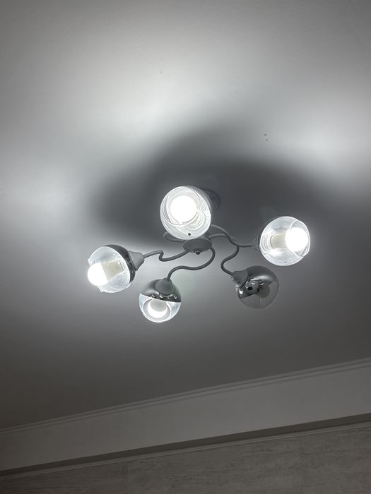 Продам диван шторы люстру и тумбочку