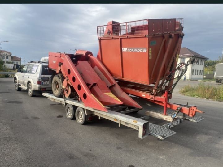 Ofer setvici cu stivuitor si rampe de desc si incarcat utileje