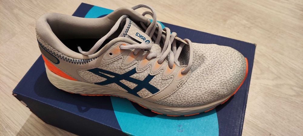 нови маратонки asics 42.5